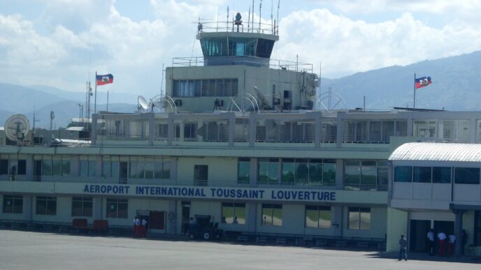 L'Aéroport International Toussaint Louverture, principal aéroport d'Haïti, situé à Port-au-Prince. Crédit photo : Didier Moïse