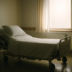 Une chambre d'hôpital paisible, symbolisant les enjeux sensibles autour du droit à l'aide à mourir en France. Crédit : Image générée par intelligence artificielle.
