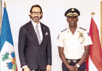 André Jonas Vladimir Paraison, DG par intérim de la PNH, a reçu la visite de courtoisie de l’ambassadeur du Canada, André François Giroux, à Tabarre.