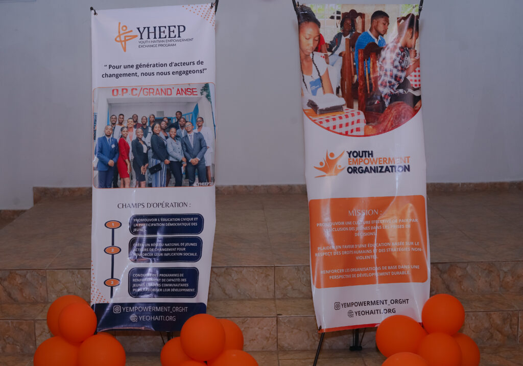 affiches officielles du Youth Haitian Empowerment Exchange Program (YHEEP) et de la Youth Empowerment Organization (YEO)