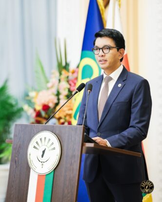 Andry Rajoelina en plein discours,face à la foule. Crédit photo : Page officielle d’Andry Rajoelina / Facebook
