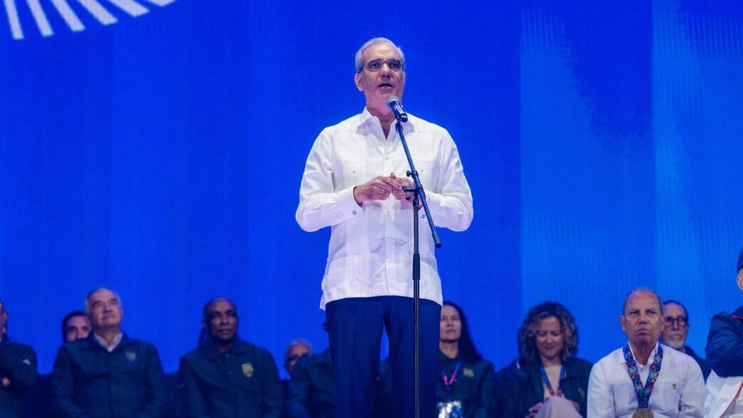 Le président dominicain Luis Abinader lors de la clôture des Jeux de Santo Domingo 2026, le 8 août 2026. Crédit : Instagram / @luisabinader